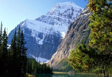 都灵客场逼平对手，后卫作风严谨切断对手传球