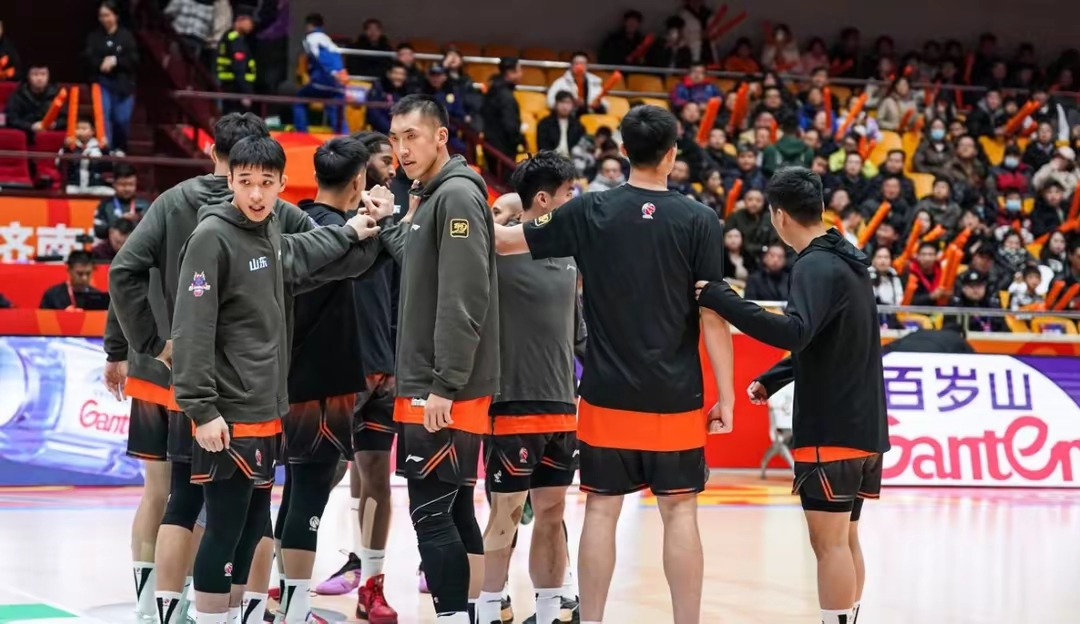 半岛体育登入-利奥内西球员表现不佳，受到质疑的简单介绍